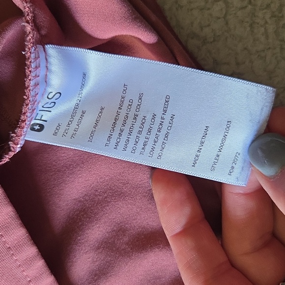 Figs Technical Collection Rafaela Oversized Scrub Top in Mauve - Picture 7 of 12